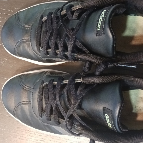 Adidas, big kids size 5, leather - Picture 5 of 5